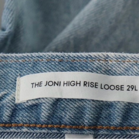 Denim —
The Joni High Rise Loose
Super high-waisted loose jeans - Picture 6 of 6